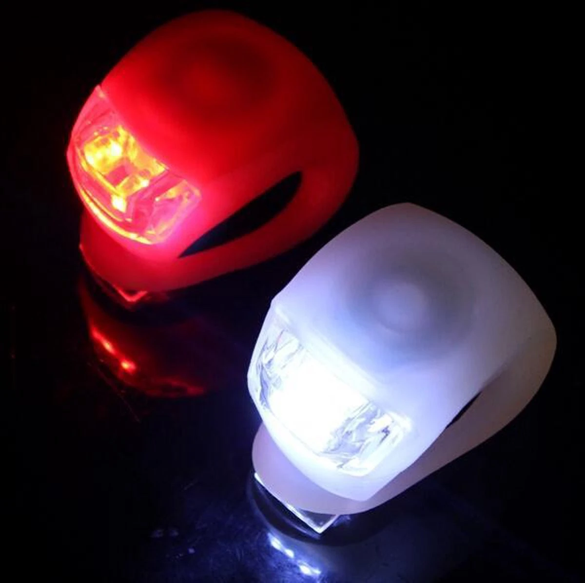 Merkloos Dutch Gadgets - Fietslampjes LED - Set Wit En Rood - Inclusief Batterijen 3 Merkloos Dutch Gadgets - Fietslampjes LED - Set Wit En Rood - Inclusief Batterijen - Afbeelding 3