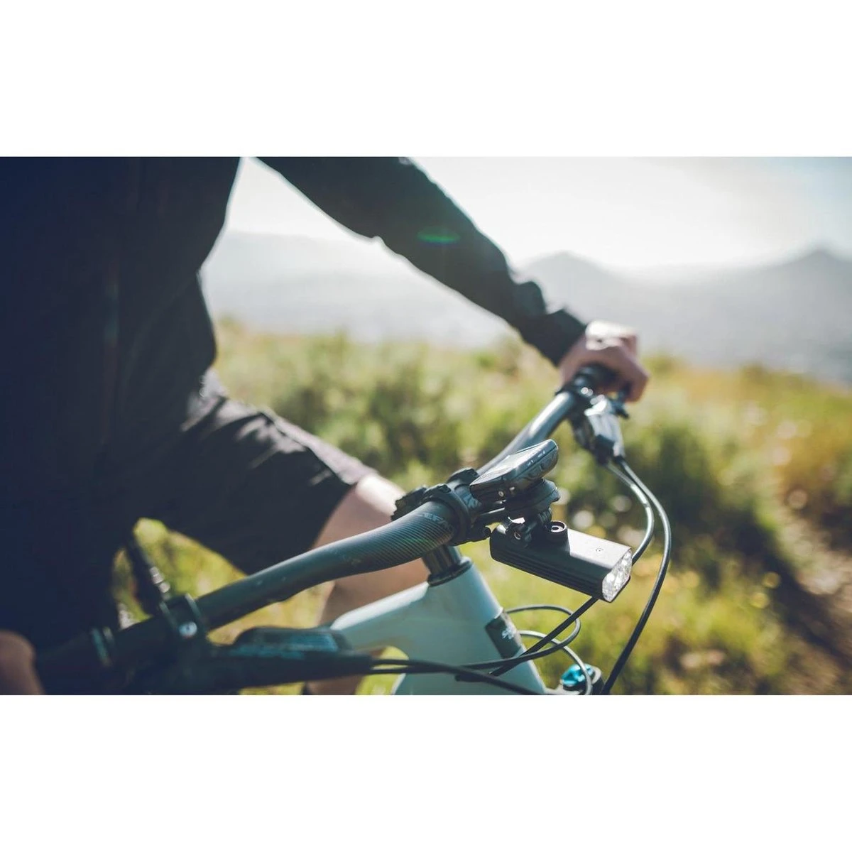 Lezyne Macro Drive 1300XXL Led Fiets Koplamp - Mat Zwart 2 Lezyne Macro Drive 1300XXL Led Fiets Koplamp - Mat Zwart - Afbeelding 2