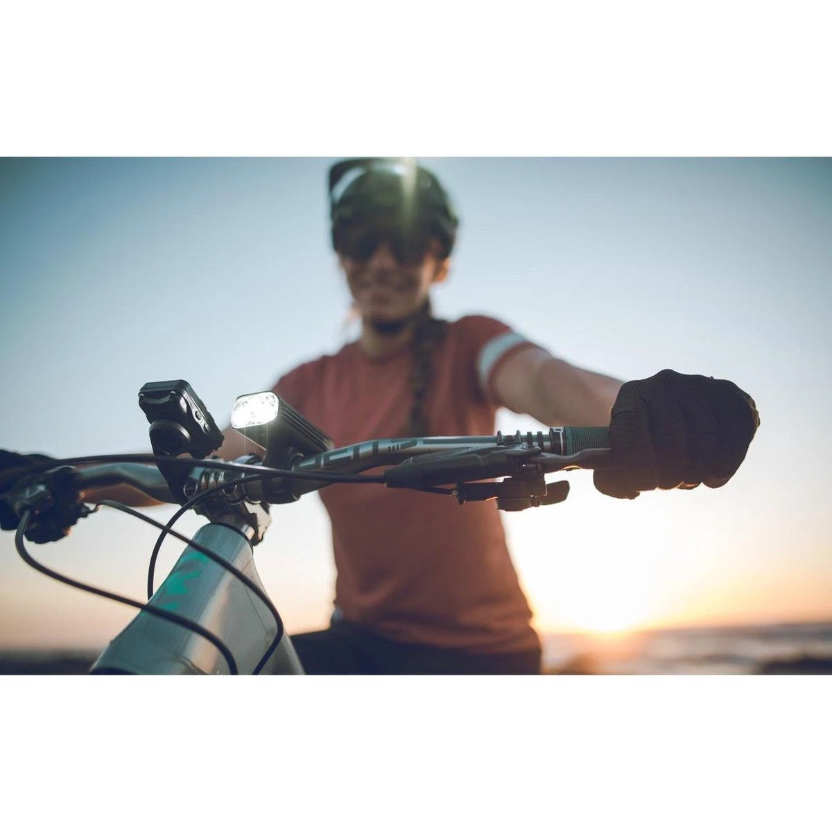 Lezyne Macro Drive 1300XXL Led Fiets Koplamp - Mat Zwart 3 Lezyne Macro Drive 1300XXL Led Fiets Koplamp - Mat Zwart - Afbeelding 3