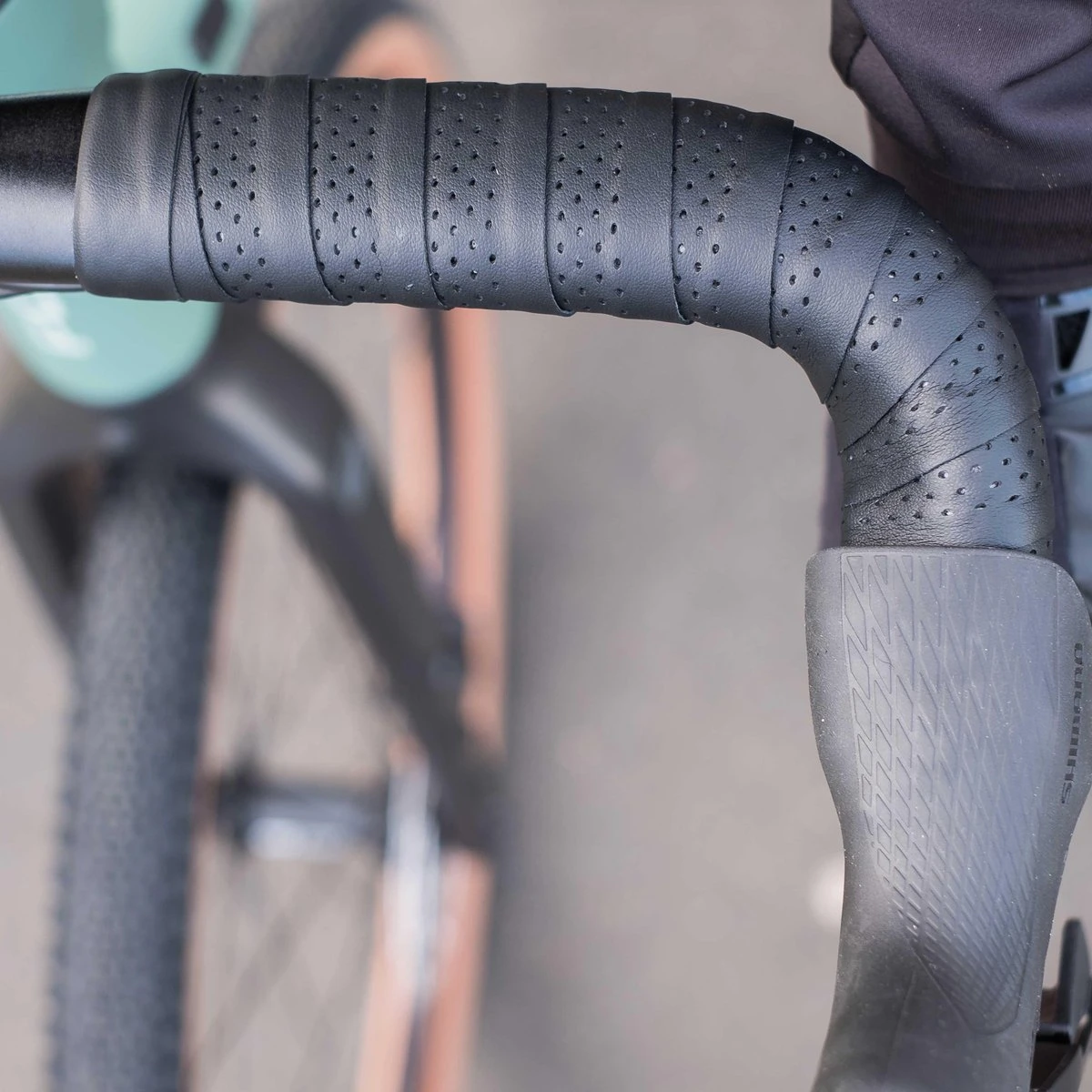 BBB Cycling SpeedRibbon Stuurtape - MicroFiber - Stuurlint Racefiets - Met Ventilatie - Zwart - 2 Rollen - BHT-12 2 BBB Cycling SpeedRibbon Stuurtape - MicroFiber - Stuurlint Racefiets - Met Ventilatie - Zwart - 2 Rollen - BHT-12 - Afbeelding 2