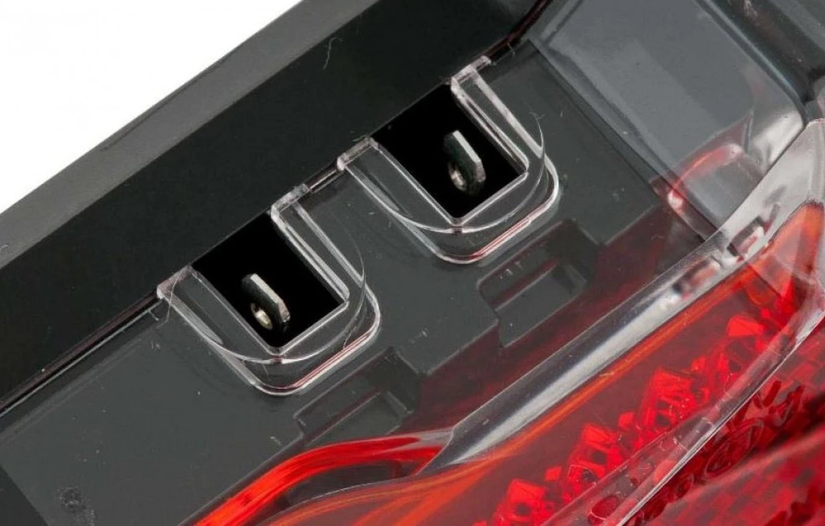 AXA Riff Steady – Fiets Achterlicht - LED Fietsverlichting - 50 Mm - Rood 4 AXA Riff Steady – Fiets Achterlicht - LED Fietsverlichting - 50 Mm - Rood - Afbeelding 4