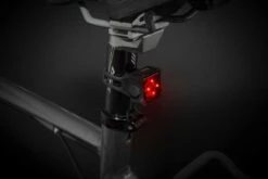 AXA Niteline 11 LED Fietsverlichting - Fietslampjes Voor En Achter - Batterij -Fietsenwinkel 1200x800 168