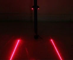 Fiets Achterlicht - LED Licht Met Laser - Fiets Lamp - Waterdicht - Racefiets Verlichting - Inclusief Batterijen - Rheme 21 Fiets Achterlicht - LED Licht Met Laser - Fiets Lamp - Waterdicht - Racefiets Verlichting - Inclusief Batterijen - Rheme -Fietsenwinkel 1200x997 5