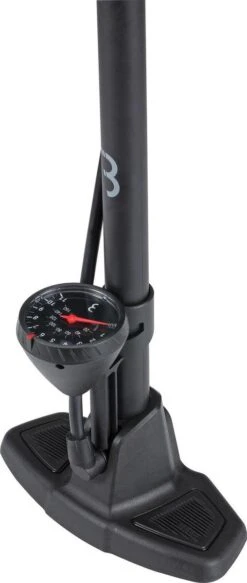 BBB Cycling AirWave Fietspomp Met Drukmeter - Fiets Pomp Racefiets En Mountainbike - Voetpomp Fiets 9 Bar - Zwart - BFP-20 -Fietsenwinkel 508x1200 1