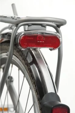 AXA Riff Battery - Fiets Achterlicht - LED Fietsverlichting Op Batterij - Auto On/off Systeem - 50-80 Mm - Rood -Fietsenwinkel 800x1200 50