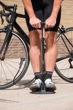 BBB Cycling AirWave Fietspomp Met Drukmeter - Fiets Pomp Racefiets En Mountainbike - Voetpomp Fiets 9 Bar - Zwart - BFP-20 -Fietsenwinkel 800x1200 51