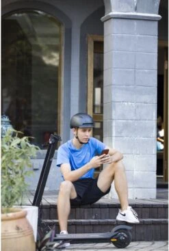 Livall C20 Black Large - (Smart) Fietshelm - SOS Funtie - Smart Verlichting - Remlicht -Fietsenwinkel 807x1200